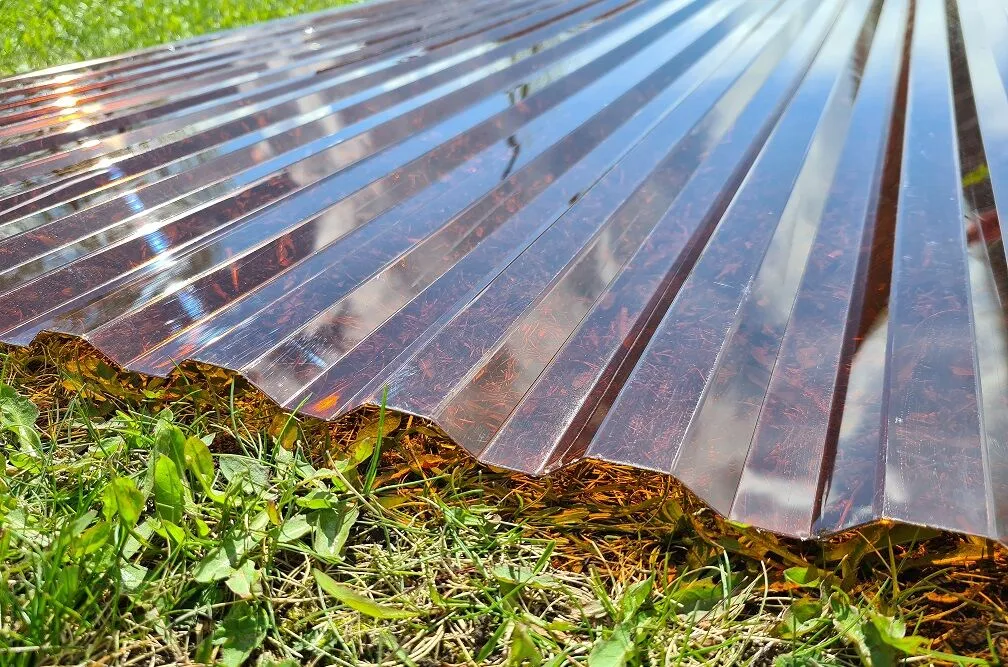 Профилированный поликарбонат янтарь 0,8 мм 