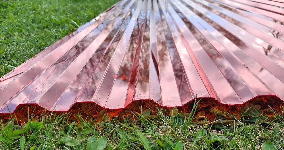 Профилированный поликарбонат красный 1,3 мм 