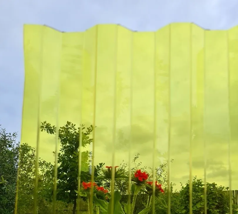 Профилированный поликарбонат желтый 1,3 мм 