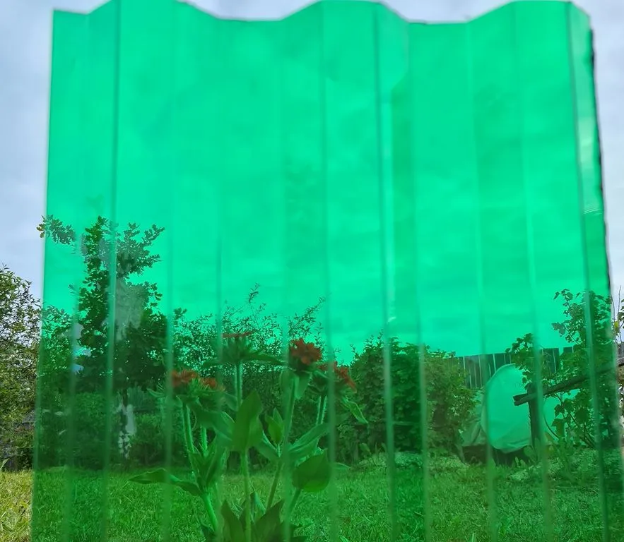 Профилированный поликарбонат зеленый 0,8 мм 