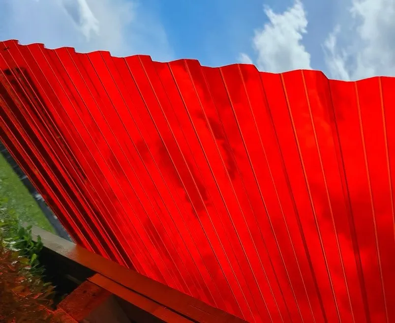 Профилированный поликарбонат красный 1,3 мм 