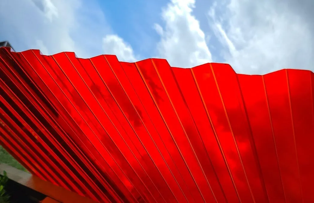 Профилированный поликарбонат красный 1,3 мм 