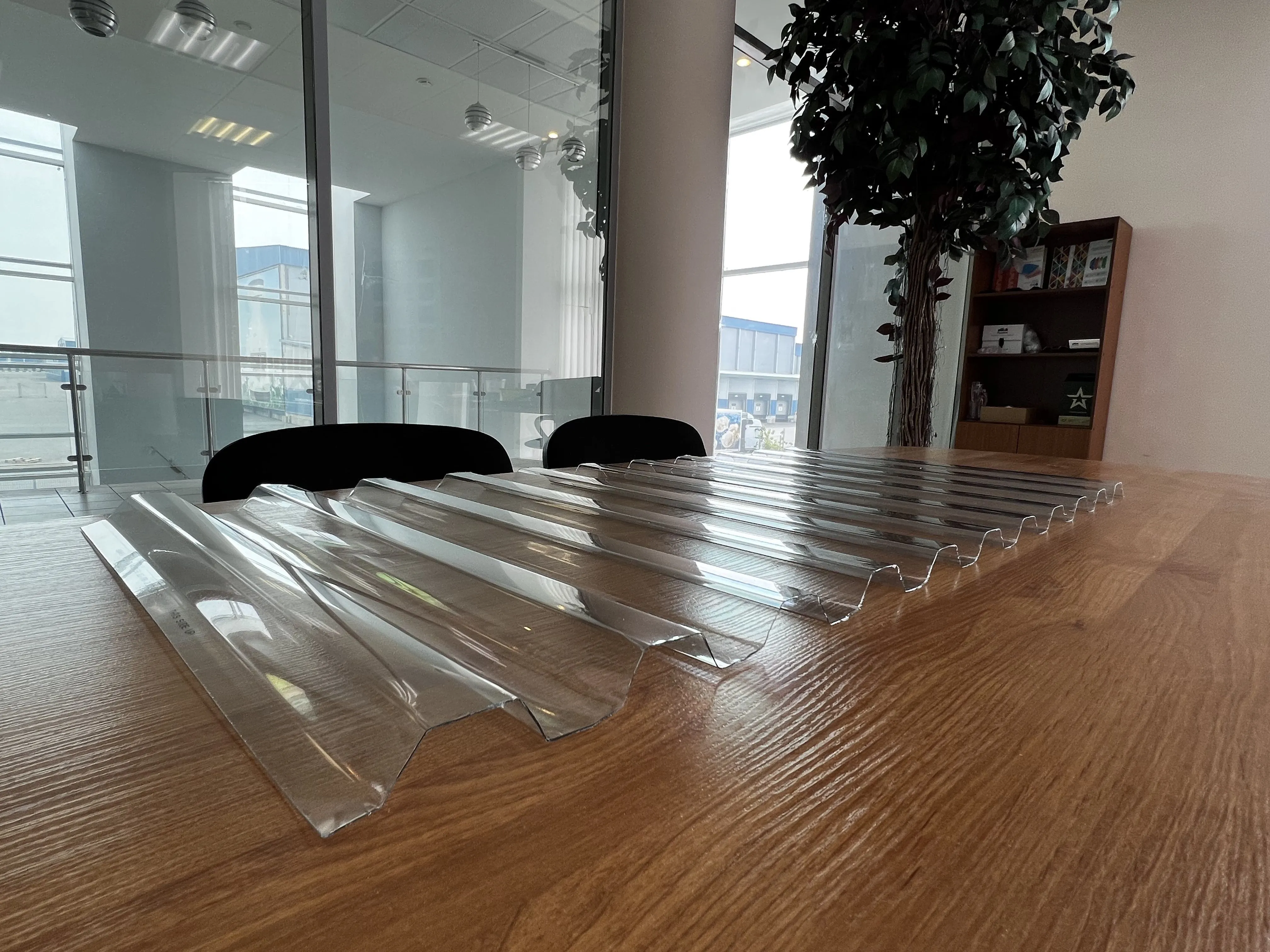 Профилированный поликарбонат прозрачный 1,3 мм 