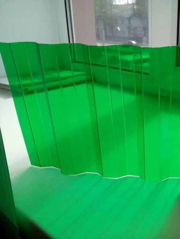 Профилированный поликарбонат зеленый 1,3 мм 